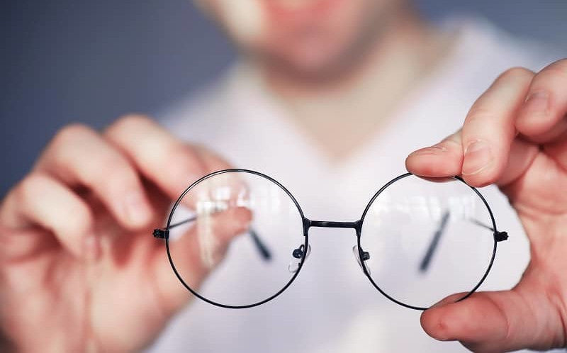 How to Remove Scratches from Glasses with Just 1 Ingredient